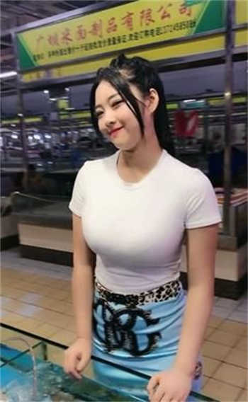 印度一女子嫁给狗