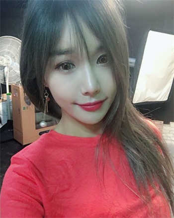 董小宛与董鄂妃