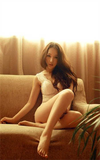 小县城旁边的旱厕