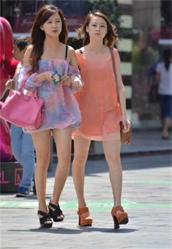 精东影业女主玲珑叫什么
