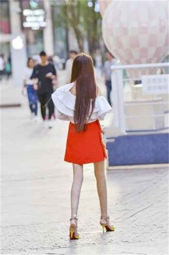 舞会碰见妈妈戴蝴蝶面具