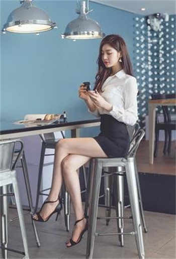 抖音一个穿旗袍的女的