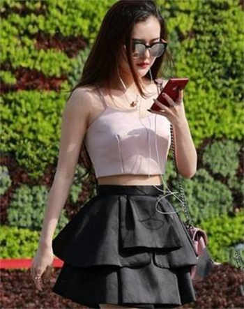 汉服露整只奶两个半奶